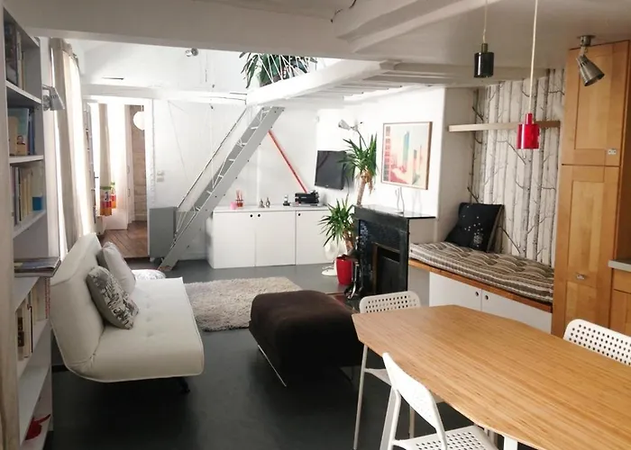 Charming 2-Bedroom Duplex Bastille